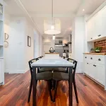 -New- The Rock And Red Luxury Condo