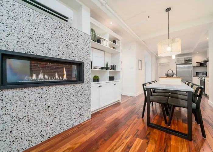 -New- The Rock And Red Luxury Condo